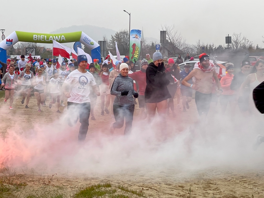 Uczestnicy I Morsowego Biegu Niepodległości w Bielawie