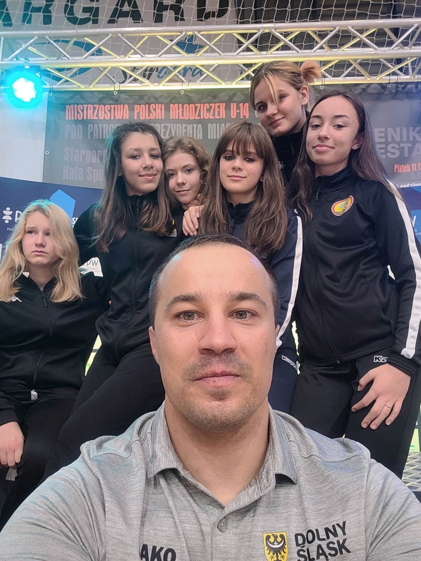 Zawodnicy IRON BULLS z trenerem