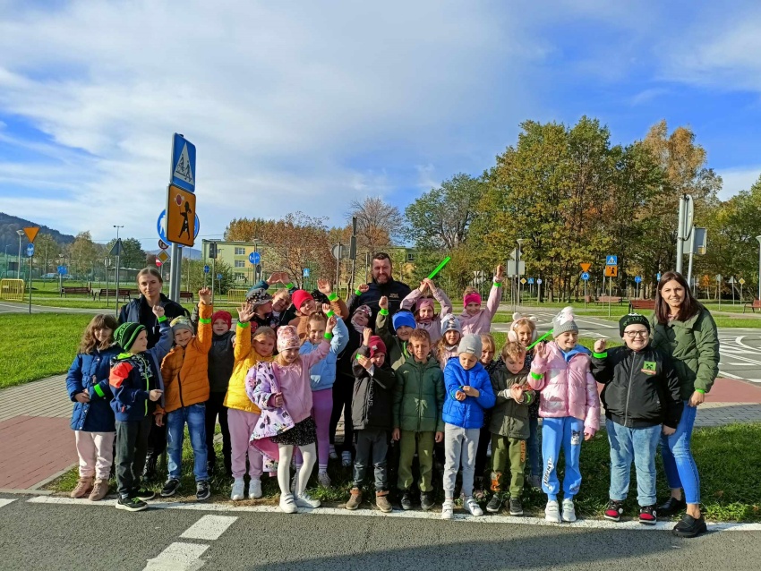 Dzieci biorące udział w spotkaniach ze Strażą Miejską