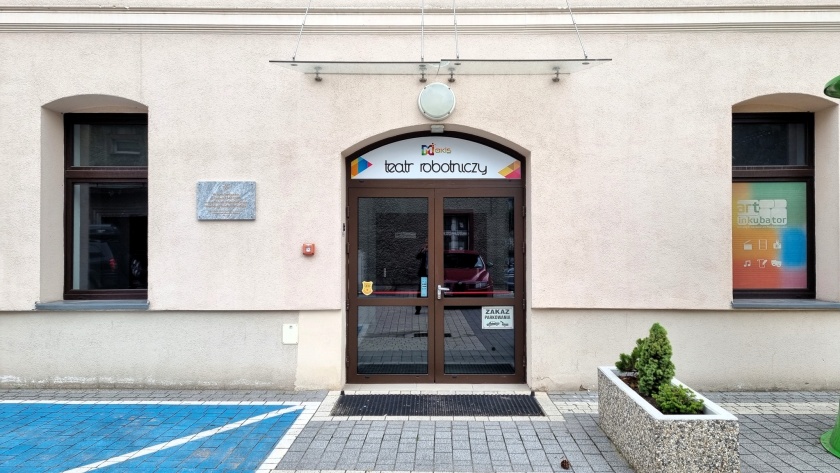 Wejście do Teatru Robotniczego