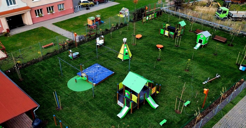 Zmodernizowany placu zabaw przy Żłobku Publicznym nr 2 w Bielawie